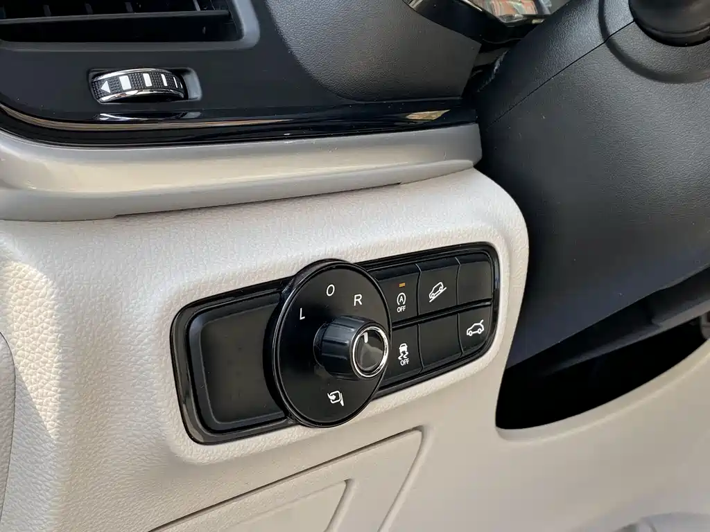 GAC Motor Trumpchi M8 2018 — фото 14