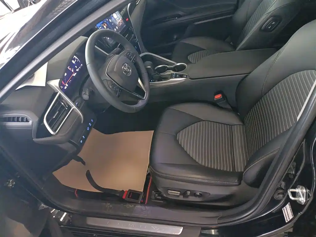 Toyota Camry 2022 — фото 11