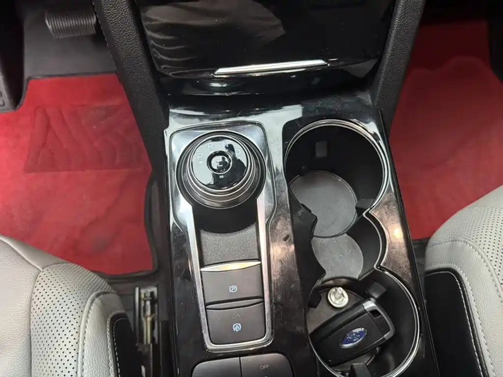 Ford Escape 2022 — фото 13
