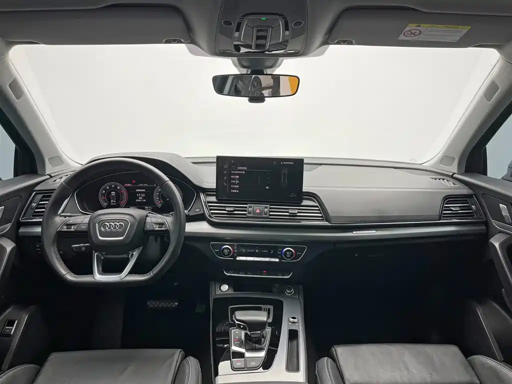 Audi Q5L 2023 — фото 23