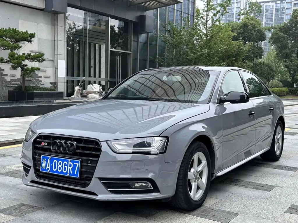 Audi A4L 2013 — фото 1