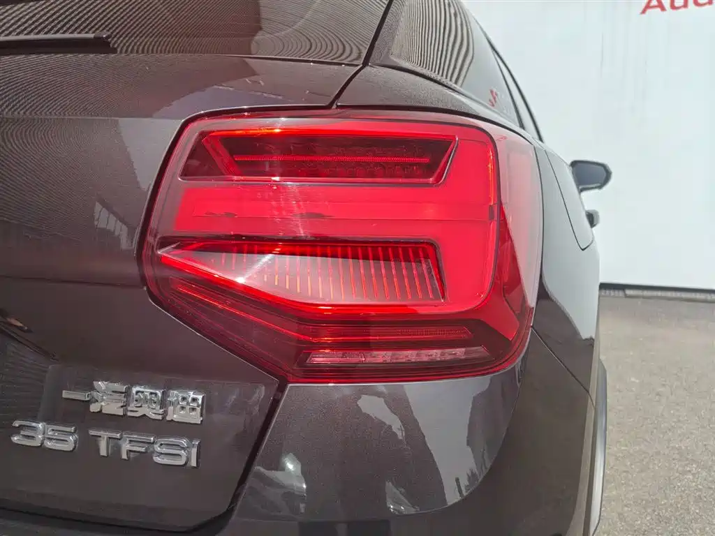 Audi Q2L 2024 — фото 16