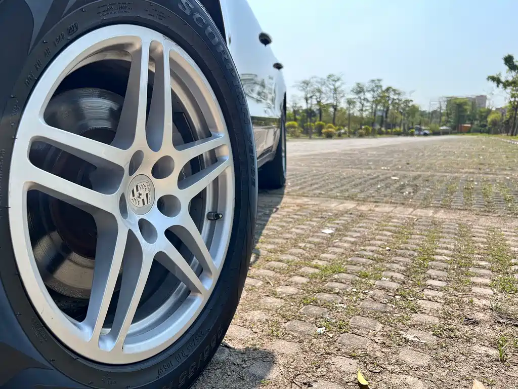 Porsche Macan 2018 — фото 23