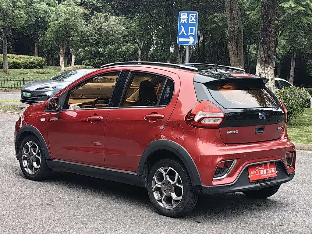 Geely Vision X1 2017 — фото 11