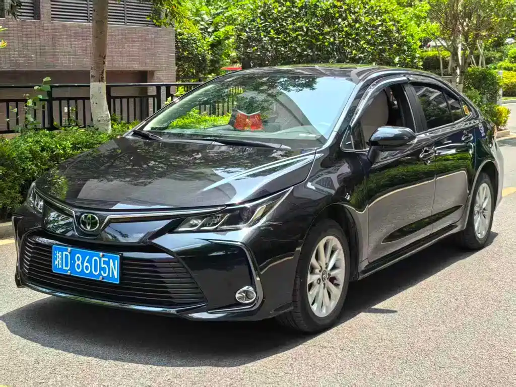 Toyota Corolla 2023 — фото 1