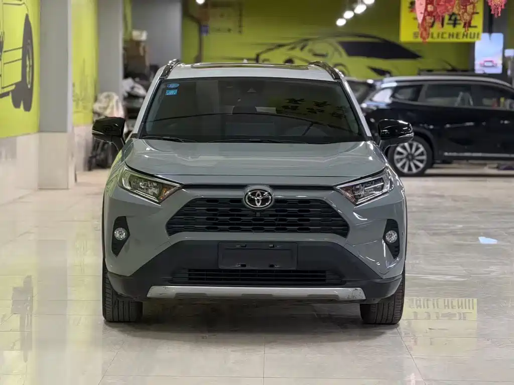 Toyota RAV4 2019 — фото 2