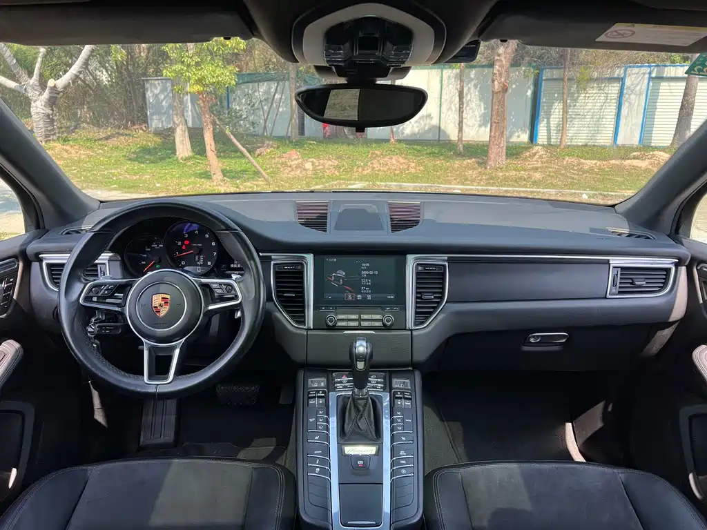 Porsche Macan 2018 — фото 10