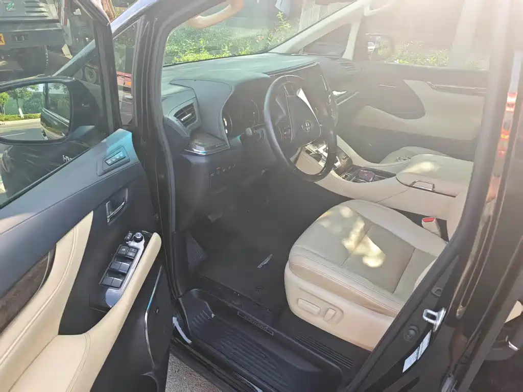 Toyota Alphard 2022 — фото 3