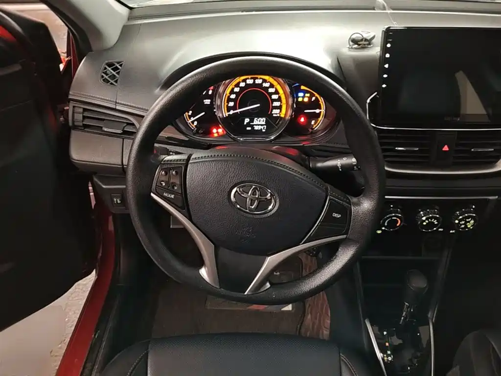 Toyota Yaris L 2022 — фото 11