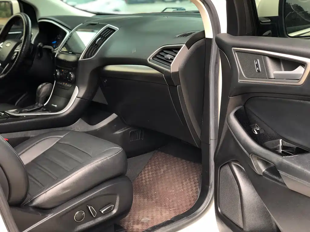 Ford Edge 2018 — фото 19