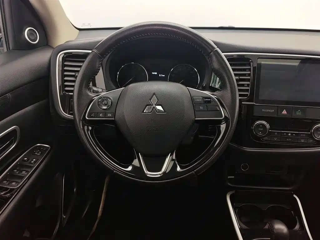Mitsubishi Outlander 2019 — фото 11