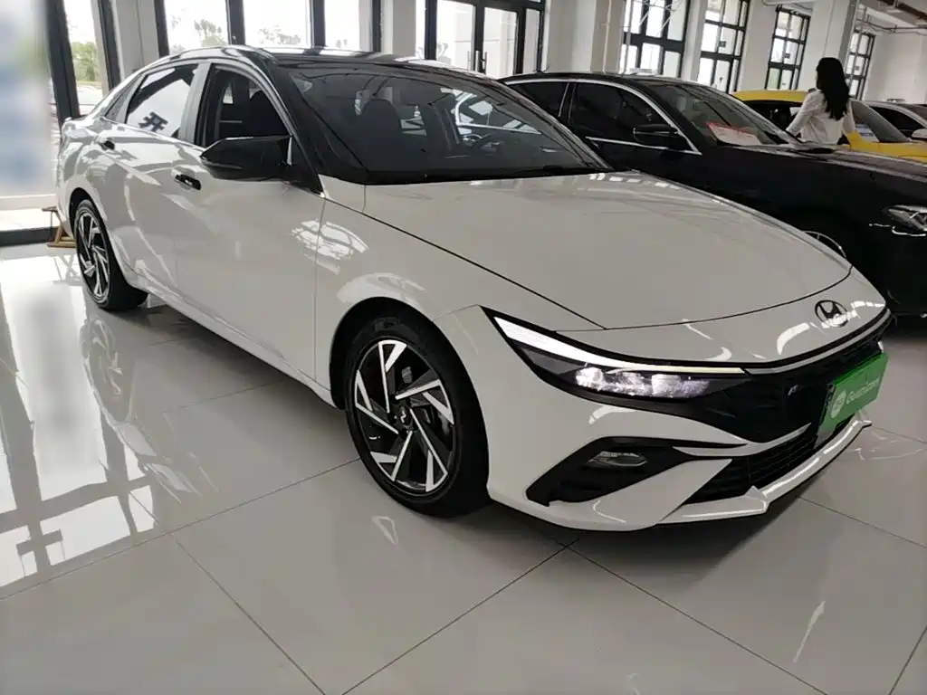 Hyundai Elantra 2024 — фото 4