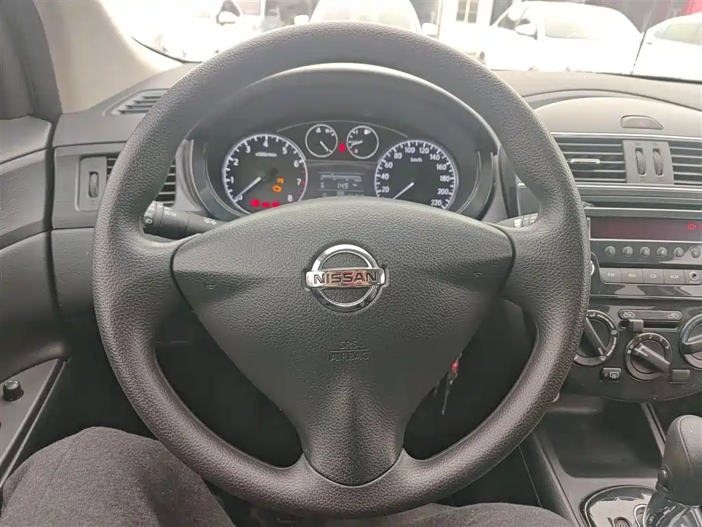 Nissan Tiida 2015 — фото 11