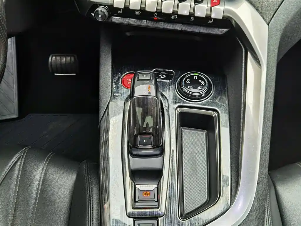 Peugeot 5008 2017 — фото 13