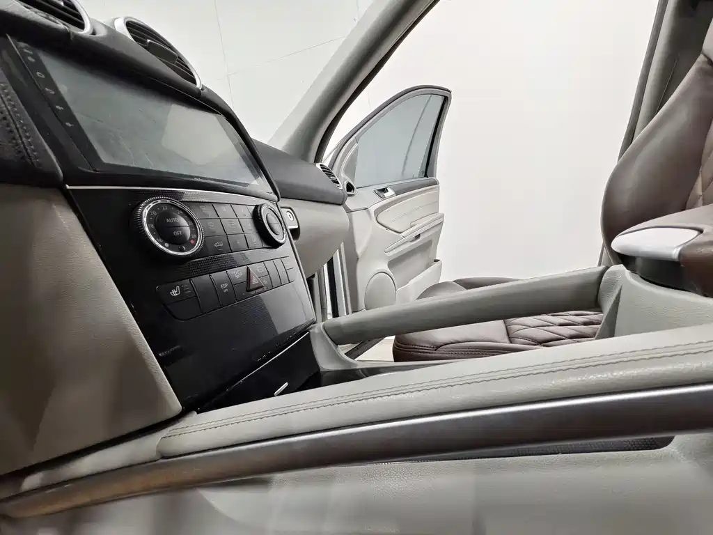 Mercedes-Benz M-Class 2011 — фото 12