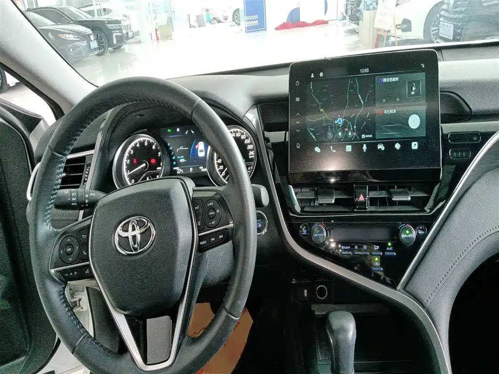 Toyota Camry 2022 — фото 6