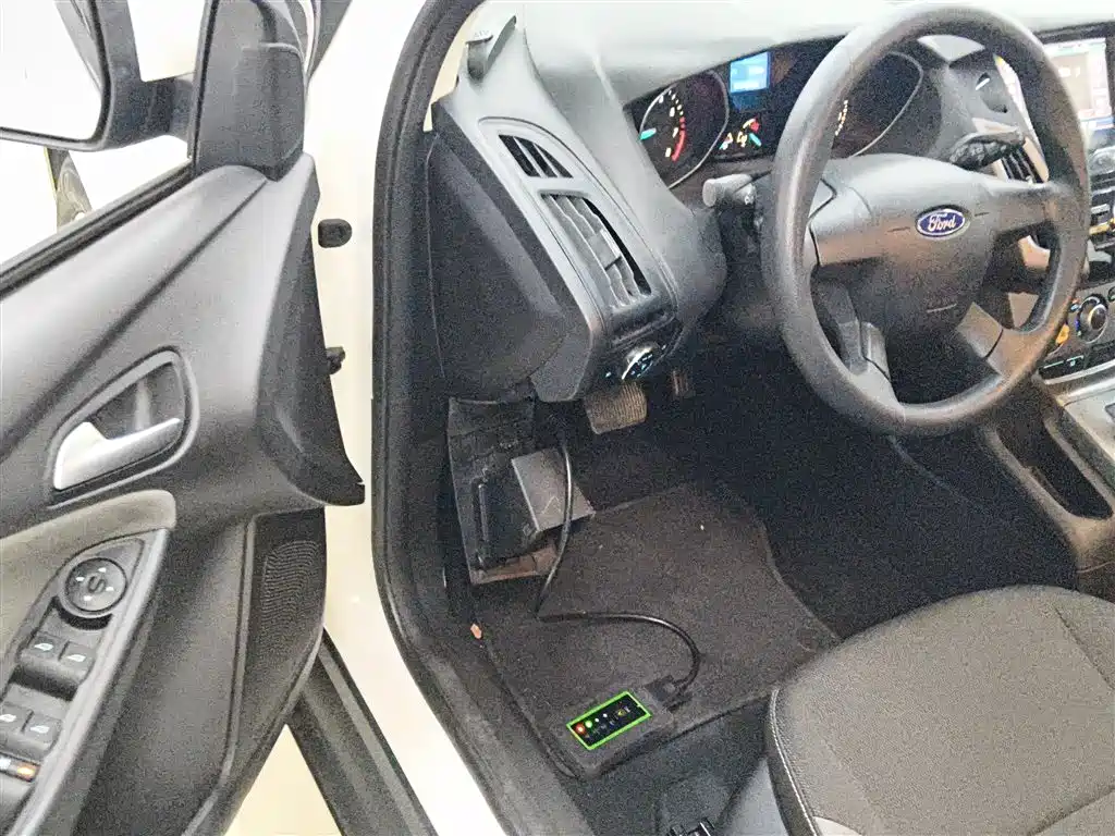 Ford Focus 2015 — фото 16