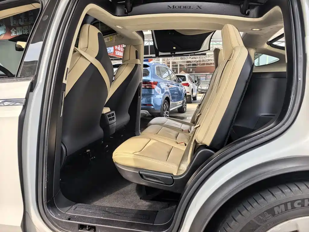 Tesla Model X 2017 — фото 12