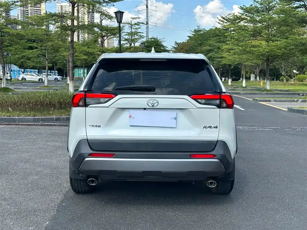 Toyota RAV4 2020 — фото 14