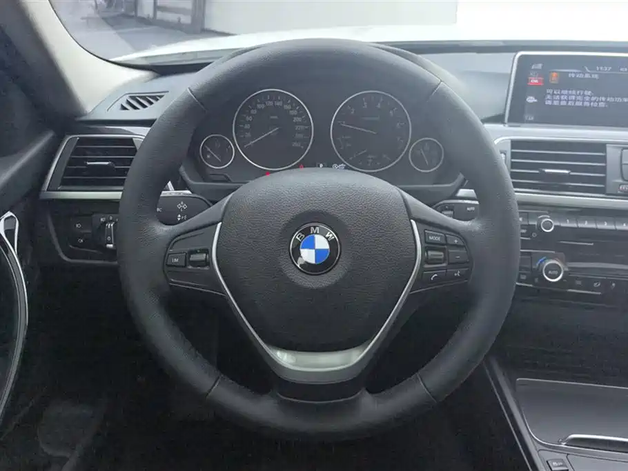 BMW 3 Series 2017 — фото 15