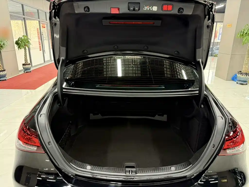 Mercedes-Benz E-Class 2023 — фото 18