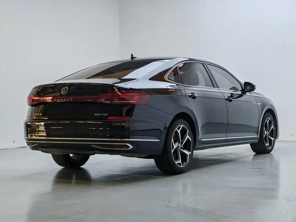 Volkswagen Passat 2024 — фото 11