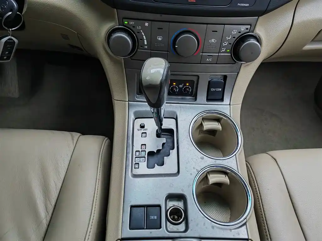 Toyota Highlander 2010 — фото 13