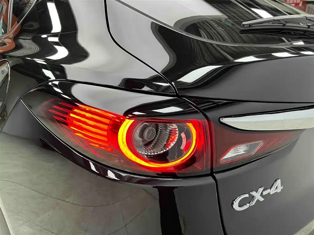 Mazda CX-4 2023 — фото 17