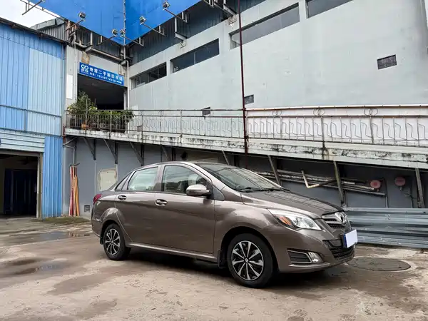 BAIC Motor E Series 2015