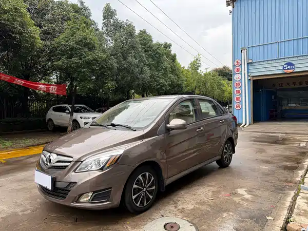 BAIC Motor E Series 2015