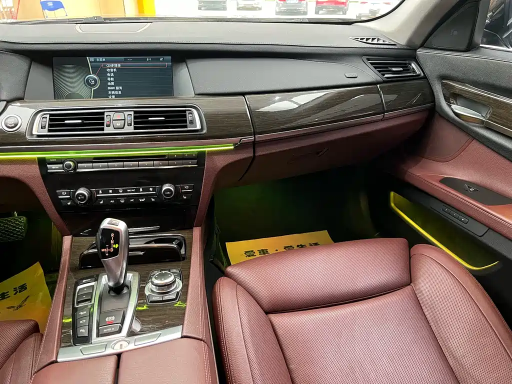 BMW 7 Series 2012 — фото 25