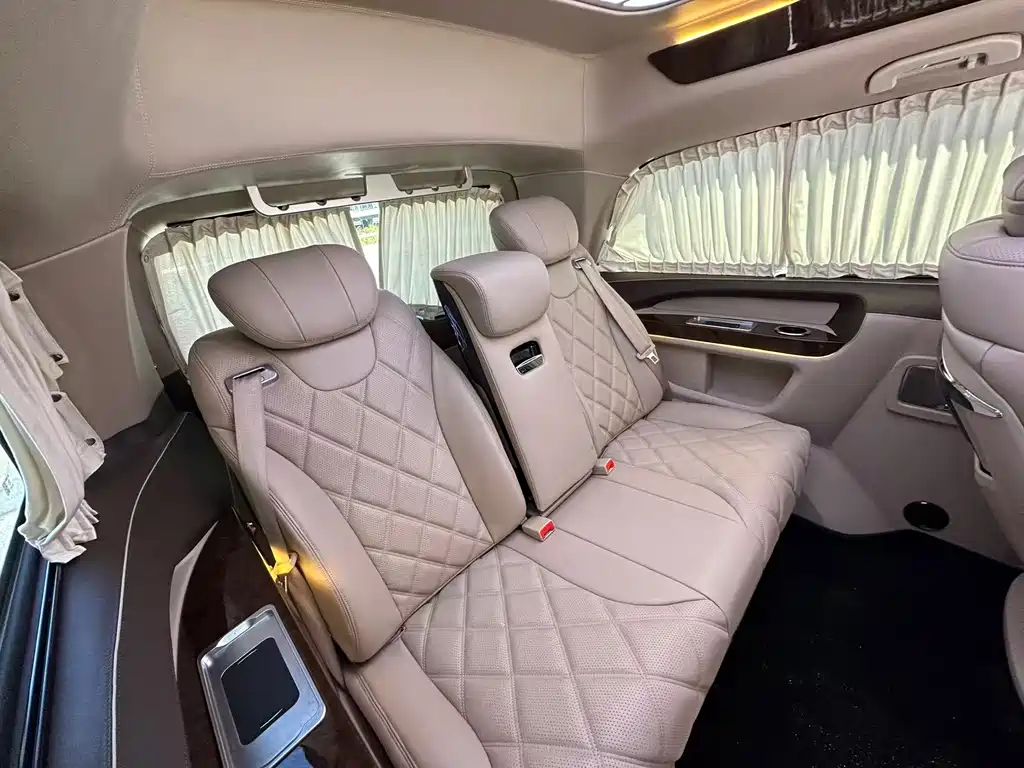 Mercedes-Benz Vito 2023 — фото 11