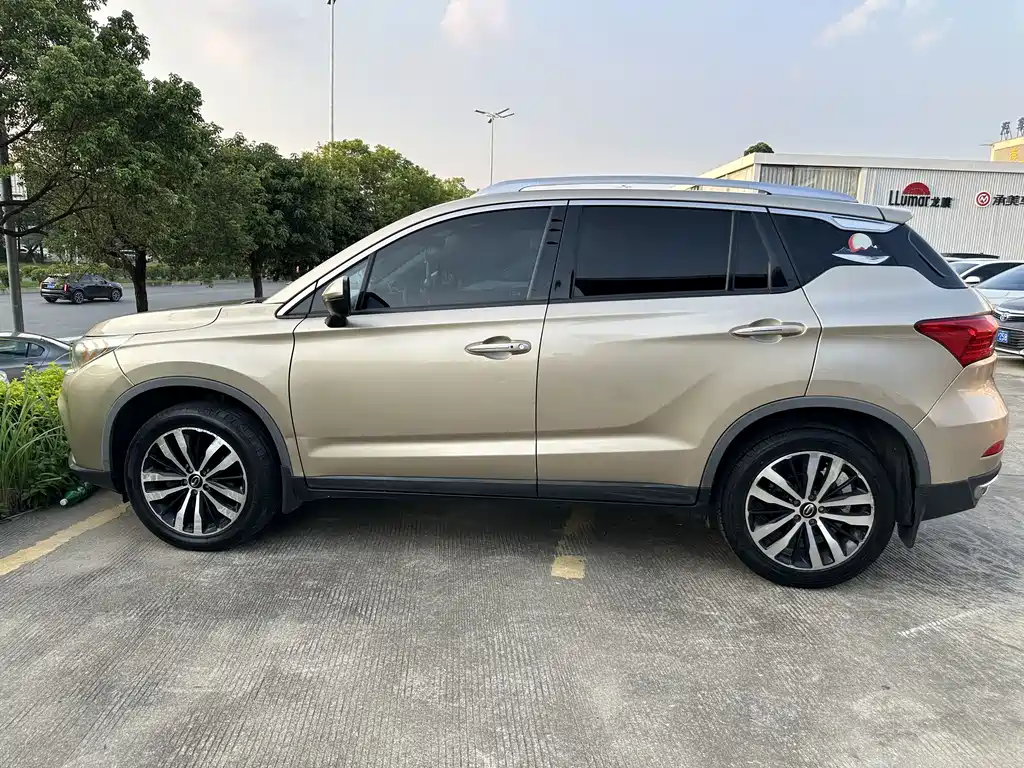 GAC Motor Trumpchi GS4 2016 — фото 18
