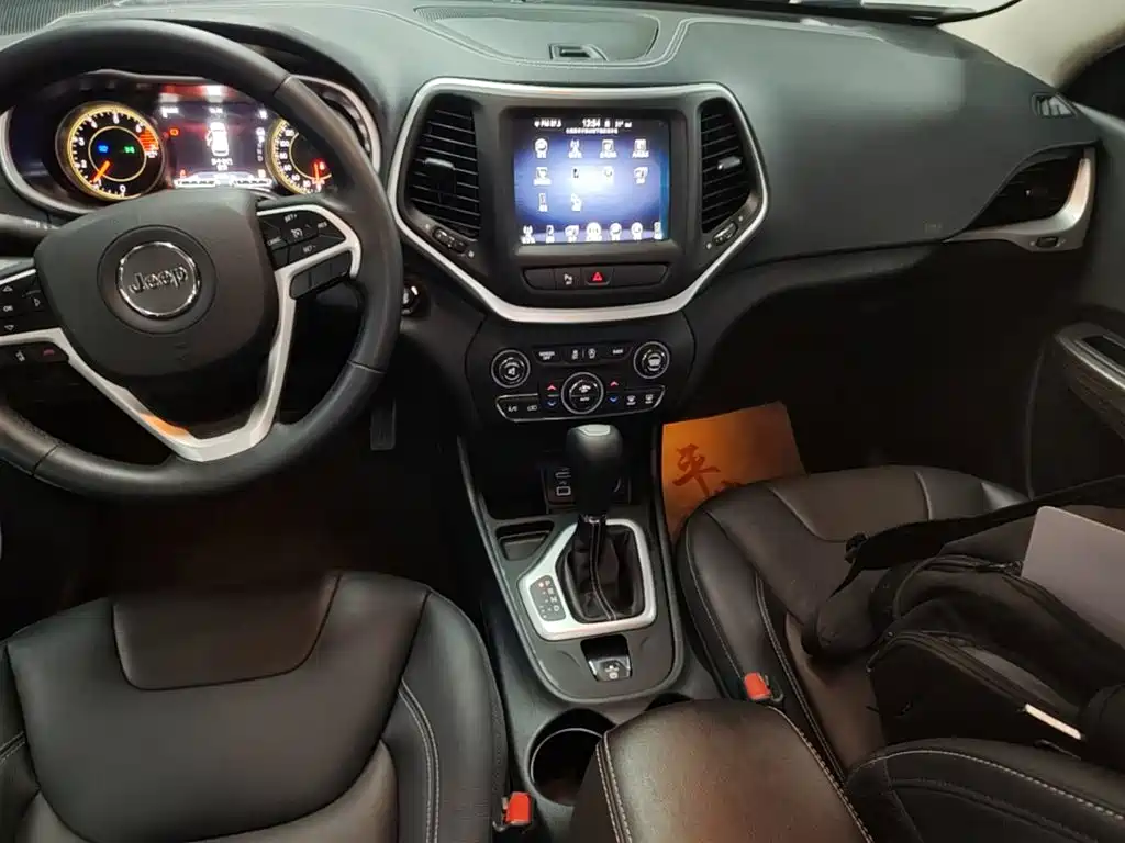 Jeep Cherokee 2017 — фото 14