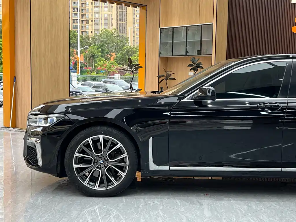 BMW 7 Series 2012 — фото 10