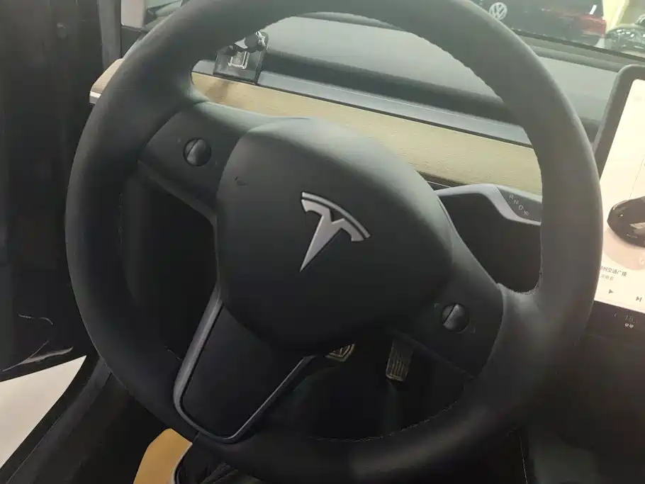 Tesla Model Y 2022 — фото 15