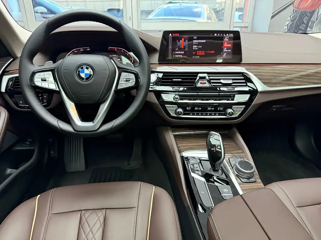 BMW 5 Series 2020 — фото 27