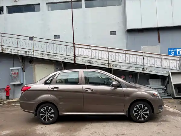 BAIC Motor E Series 2015