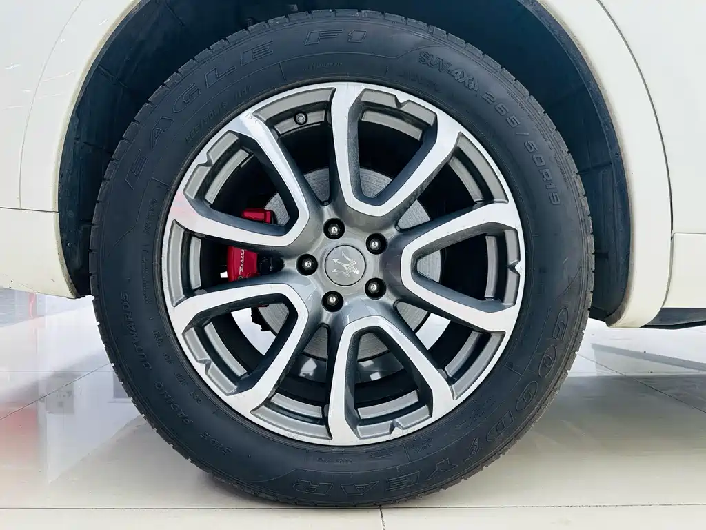 Maserati Levante 2017 — фото 22