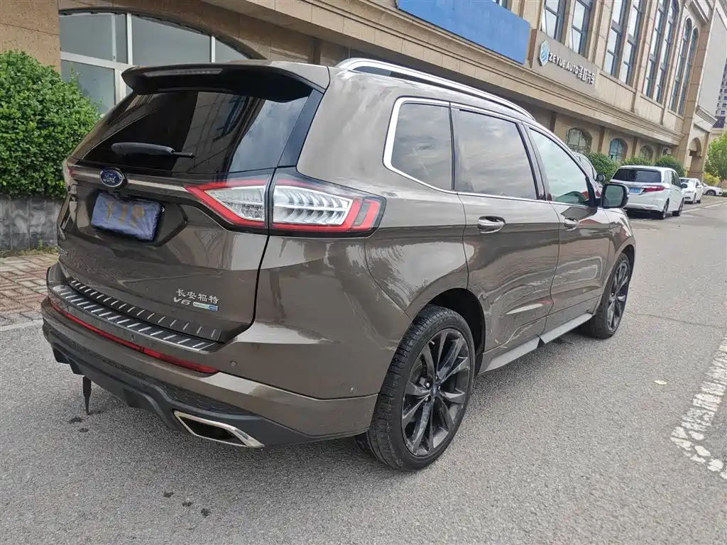Ford Edge 2015 — фото 14