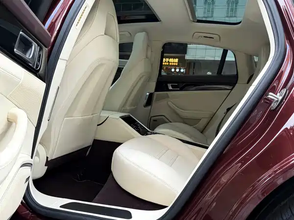 Porsche Panamera 2021