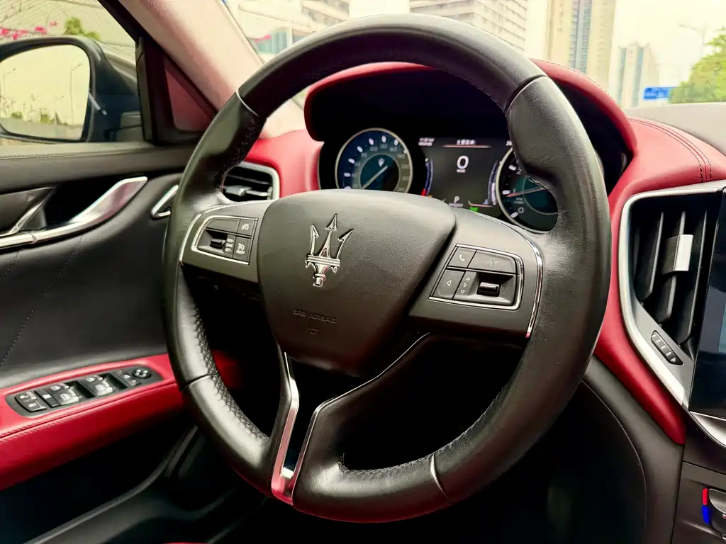 Maserati Ghibli 2021 — фото 28