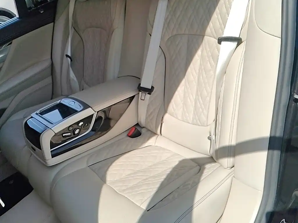 BMW 7 Series 2021 — фото 10