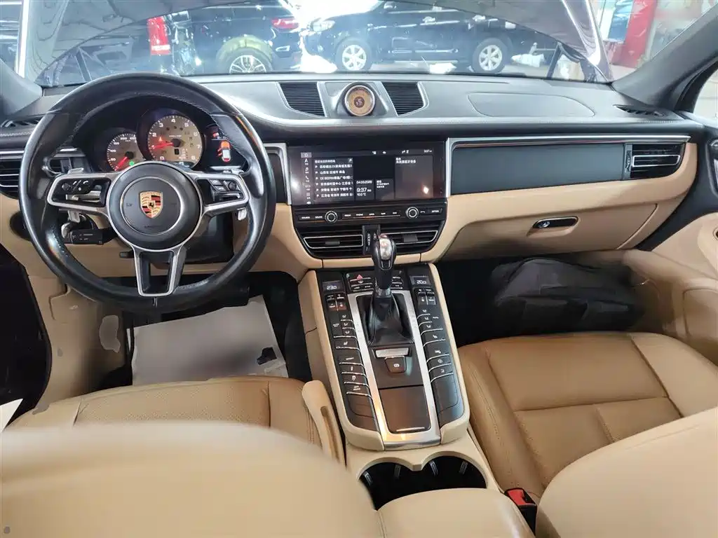 Porsche Macan 2020 — фото 10