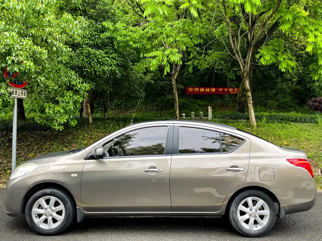 Nissan Sunny 2012 — фото 4
