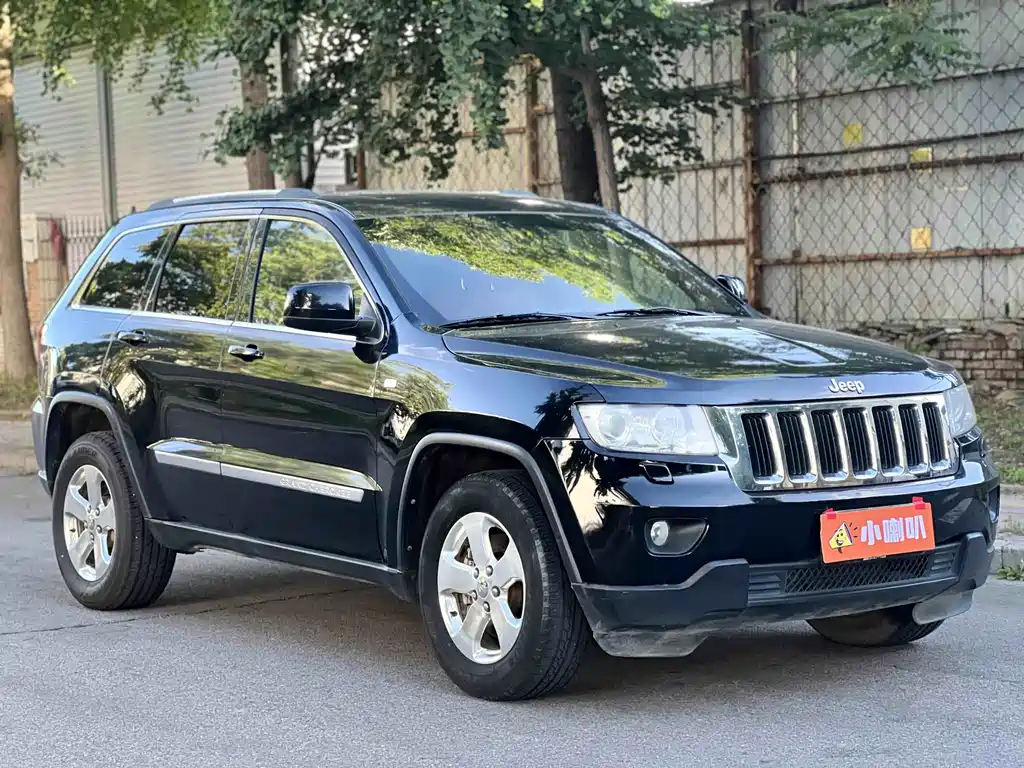 Jeep Grand Cherokee 2012 — фото 3