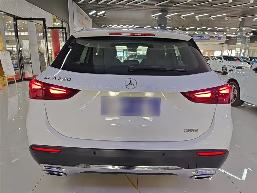 Mercedes-Benz GLA 2024 — фото 6