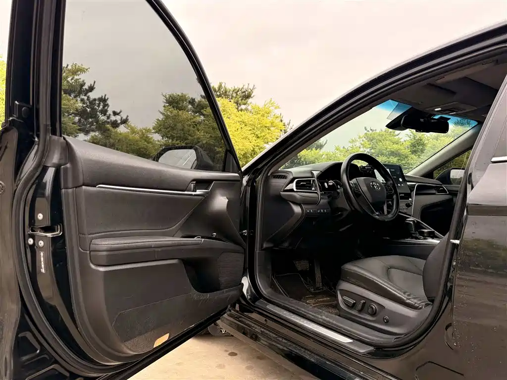 Toyota Camry 2021 — фото 4