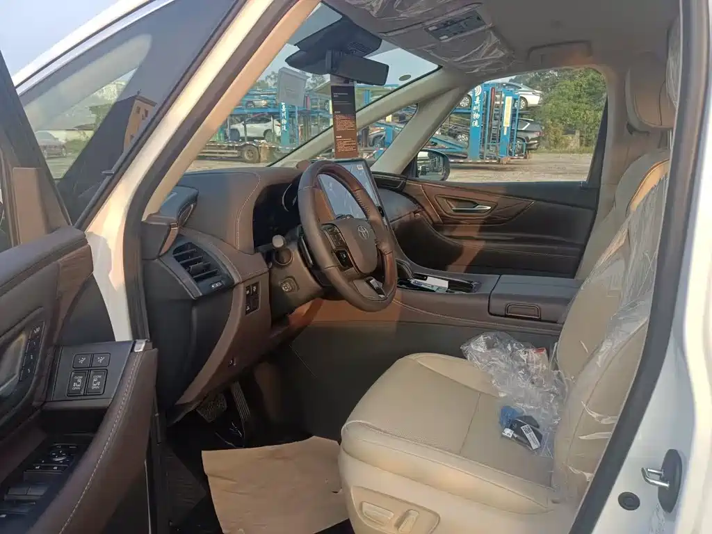 Toyota Alphard — фото 4