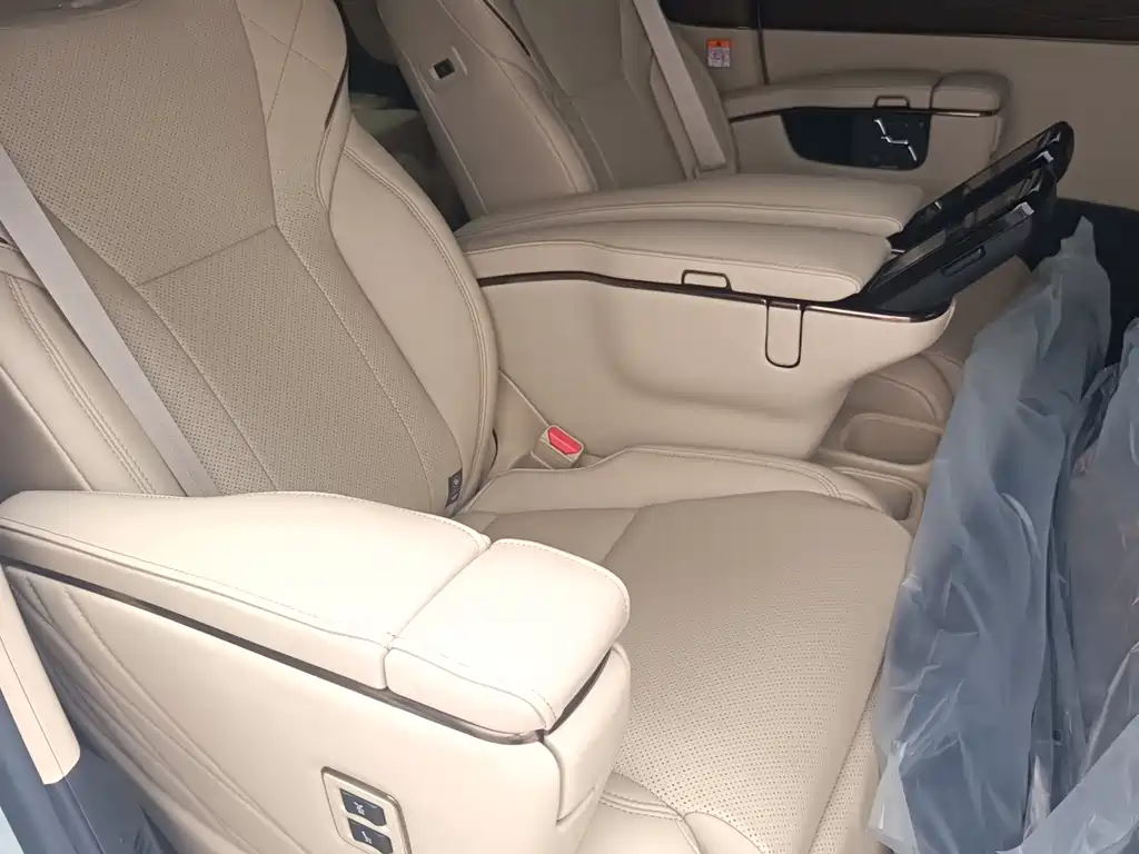 Toyota Alphard — фото 14
